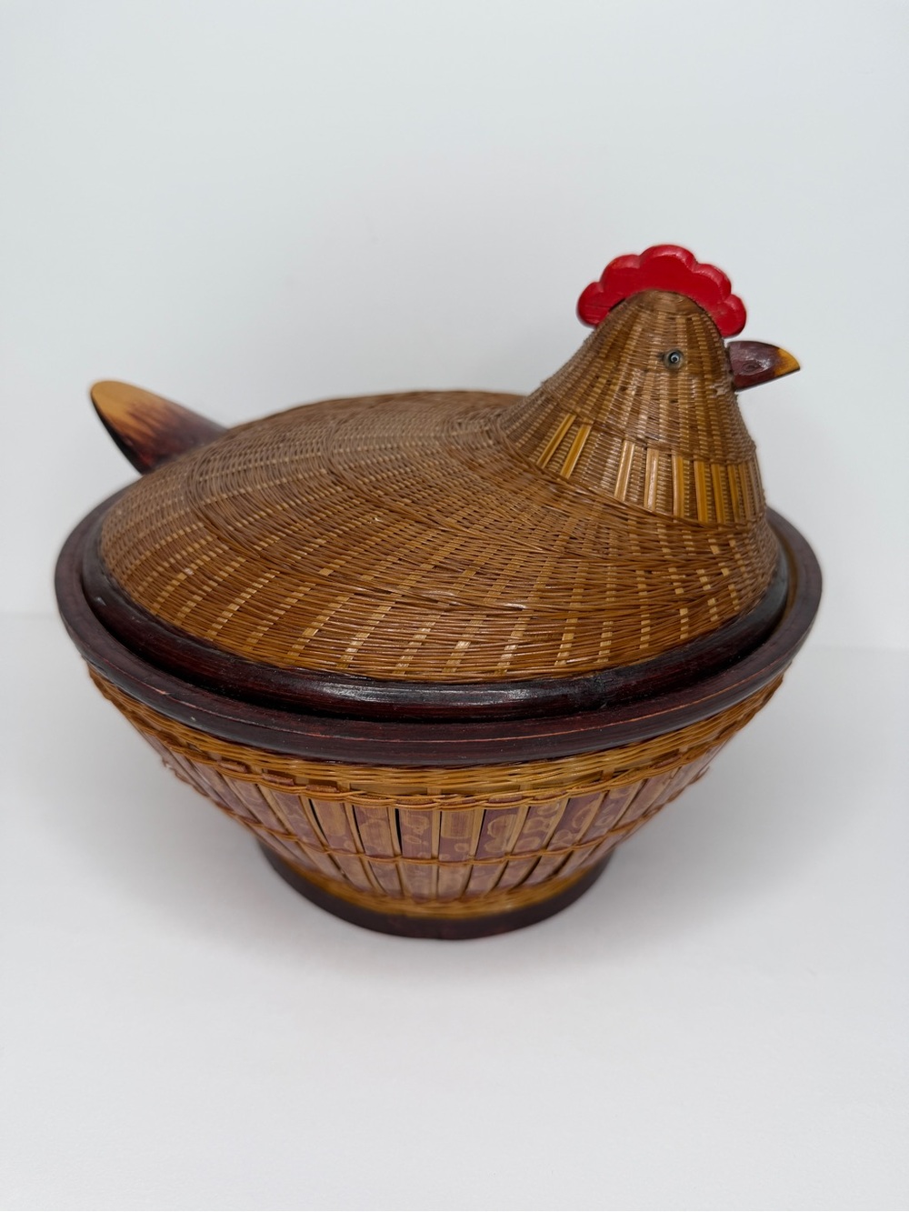 VNTG Large Wicker Basket Chicken Hen Farmhouse Primitive Country Decor